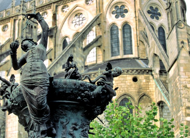 Cathédrale de Bourges, Cher – Les statues des jardins de l’archevêché