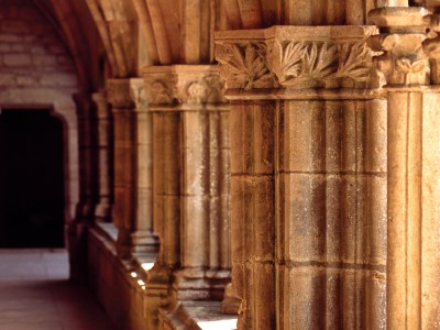 Abbaye de Noirlac, Cher – Les colonnes du cloître