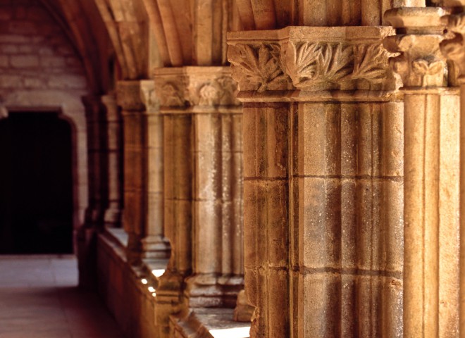Abbaye de Noirlac, Cher – Les colonnes du cloître