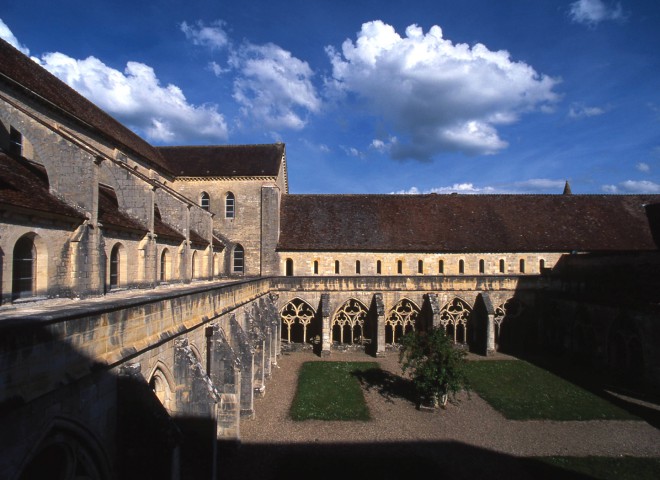 Abbaye de Noirlac, Cher – Vue sur le cloître