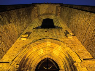Abbaye de Saint-Amand de Coly, Dordogne – Portail, de nuit