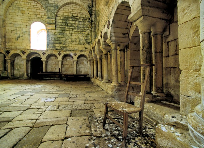 Abbaye de Saint-Amand de Coly, Dordogne – Prie-Dieu solitaire