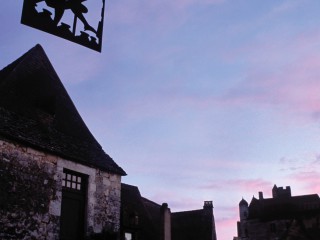Beynac, Dordogne – Enseigne au crépuscule