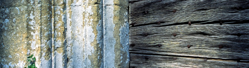 Chapelle du Cheylard, Saint-Geniès, Dordogne – Détail de la porte