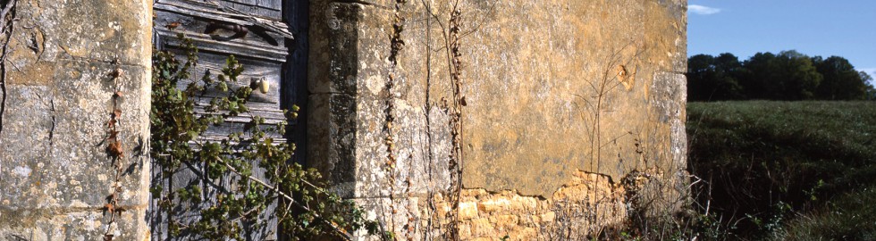 Chapelle Saint-Marc, Pelvezy, Dordogne – Détail de la façade