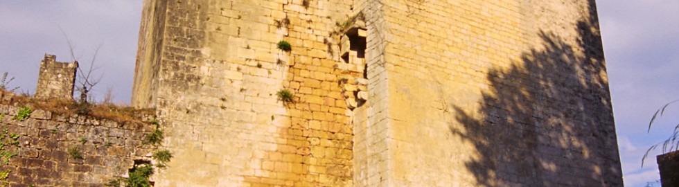 Château de Commarque, Dordogne – Le double donjon