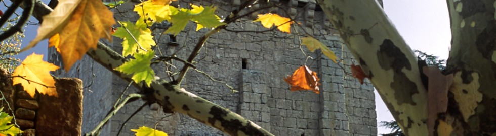 Donjon du château de la Salle, Saint-Léon sur Vézère, Dordogne – Couleurs d’automne