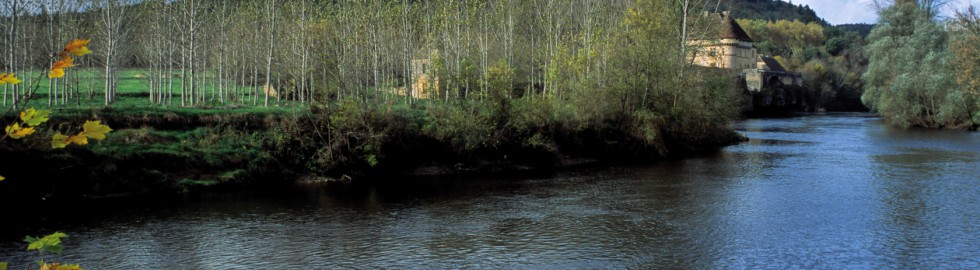 Château de Losse, Dordogne – Le château en bord de Vézère