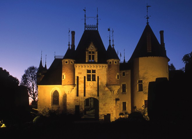 Château de Saint-Florent sur Cher, Cher – Le château au crépuscule