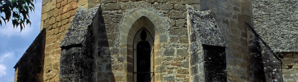 Eglise de Saint-André d’Allas, Dordogne  –  Lauzes et contreforts