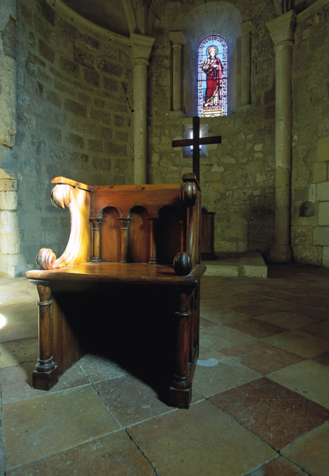 Eglise Saint-Pierre, Gironde – Siège en bois dans le choeur