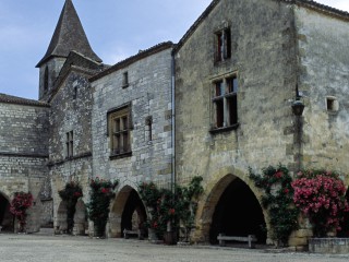Monpazier, Dordogne – Les arcades et la place