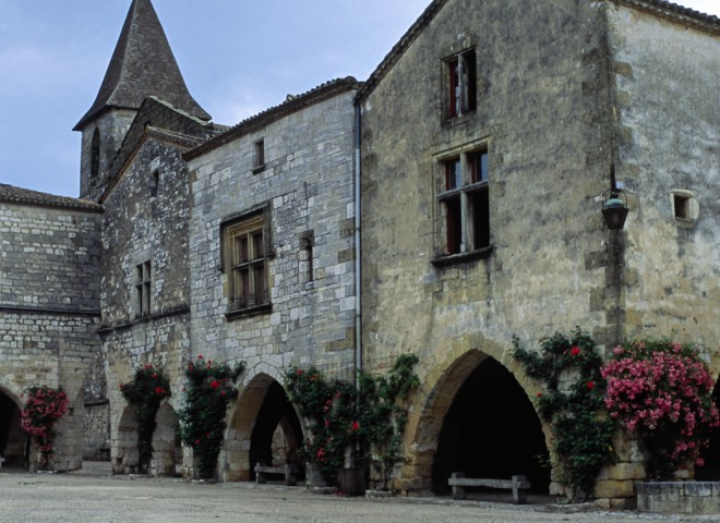 Monpazier, Dordogne – Les arcades et la place