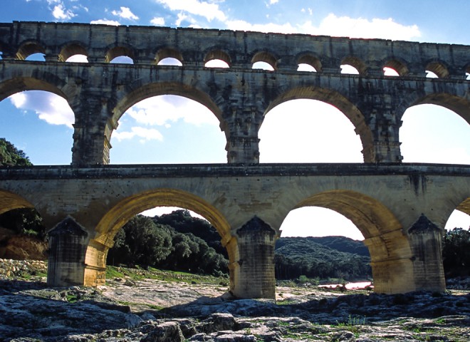 Le Pont du Gard, Gard – Contre-jour sur l’aqueduc