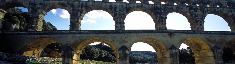 Le Pont du Gard, Gard – Contre-jour sur l’aqueduc