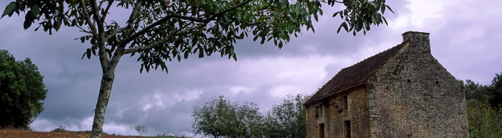 Ciel d’orage sur terre ocre, Dordogne