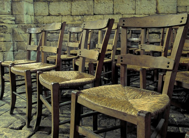 Les vieilles chaises de l’abbaye de Saint-Amand de Coly, Dordogne