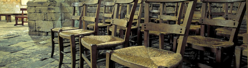 Les vieilles chaises de l’abbaye de Saint-Amand de Coly, Dordogne