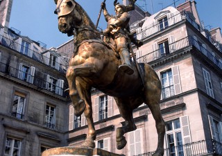 Statue équestre de Jeanne d’Arc, Place des Pyramides, Paris – Patine de la statue avant sa restauration