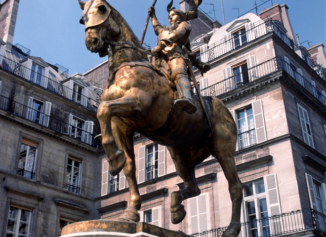 Statue équestre de Jeanne d’Arc, Place des Pyramides, Paris – Patine de la statue avant sa restauration