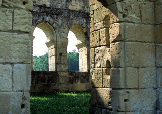 Porte romane plein-cintre, Abbaye de Boschaud, Dordogne
