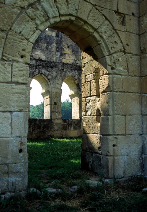 Porte romane plein-cintre, Abbaye de Boschaud, Dordogne