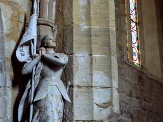 Statue de Jeanne d’Arc, église de Saint-André d’Allas, Dordogne