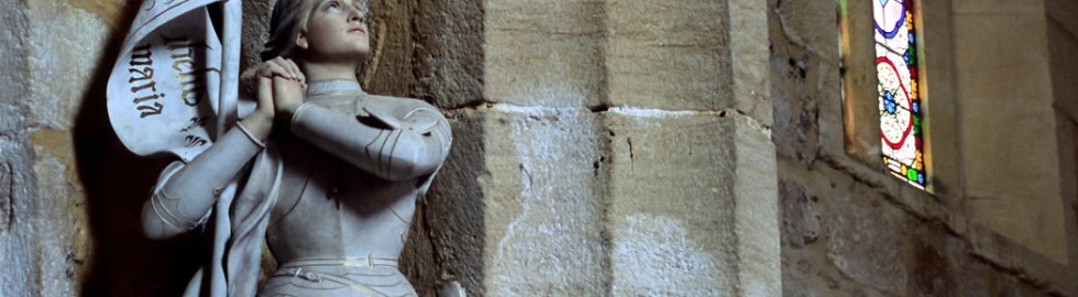 Statue de Jeanne d’Arc, église de Saint-André d’Allas, Dordogne