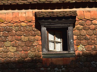 Lucarne et tuiles « queue de castor », Alsace