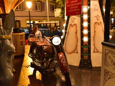 Moto et carrousel, Alsace
