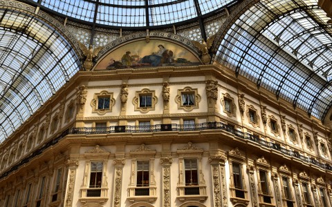Galleria Vittorio Emanuele II, peintures, sculptures et moulures – Milan, Italie