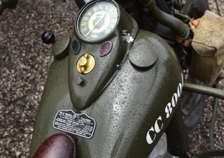 Après la pluie. Harley-Davidson militarisée