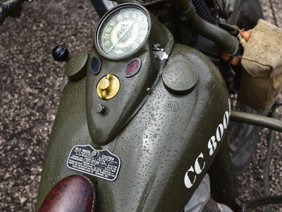 Après la pluie. Harley-Davidson militarisée