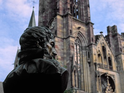 Buste du maréchal d’Empire François-Joseph Lefebvre et église Notre Dame de L’Assomption, Rouffach, Alsace