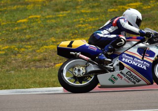 Honda NSR en sortie de courbe