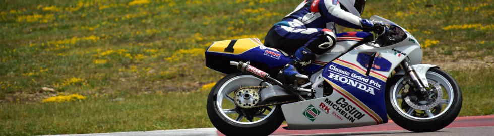 Honda NSR en sortie de courbe