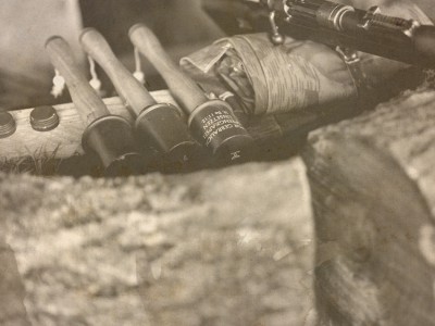 Stiehlhandgranate et fusil Mauser parés au combat – Expo Dannemarie, Alsace