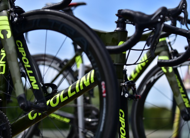 Vélos Cipollini camouflés.