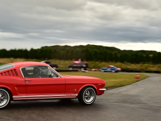 Ford Mustang en piste