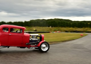 Hot rod vs Simca Versailles