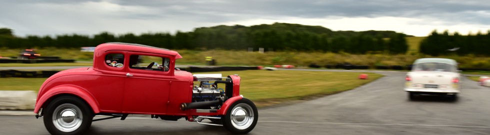 Hot rod vs Simca Versailles