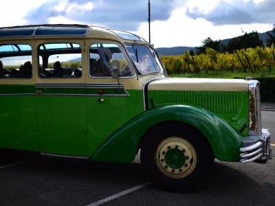 Autocar Saurer 1939 en partance