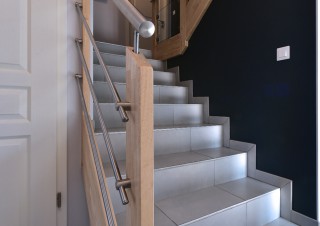 Maison contemporaine, escalier intérieur