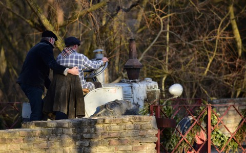 Tracteur de retour des champs