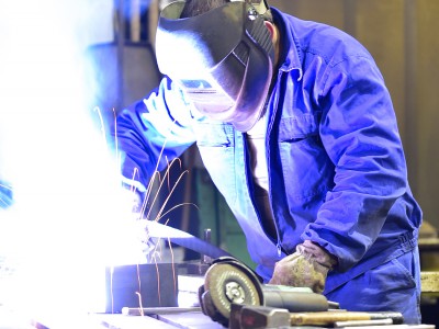 Usine Cocental – Soudure, lumière intense