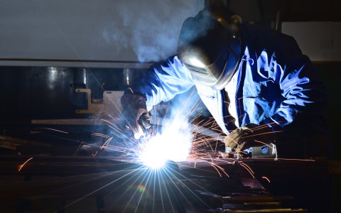 Usine Cocental – Soudeur à l&rsquo;ouvrage