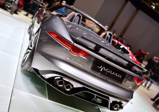 Jaguar F-Type SVR 4×4, vue arrière