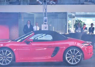 Porsche 718 Boxster dans le brouillard