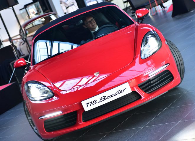 Porsche 718 Boxster de face