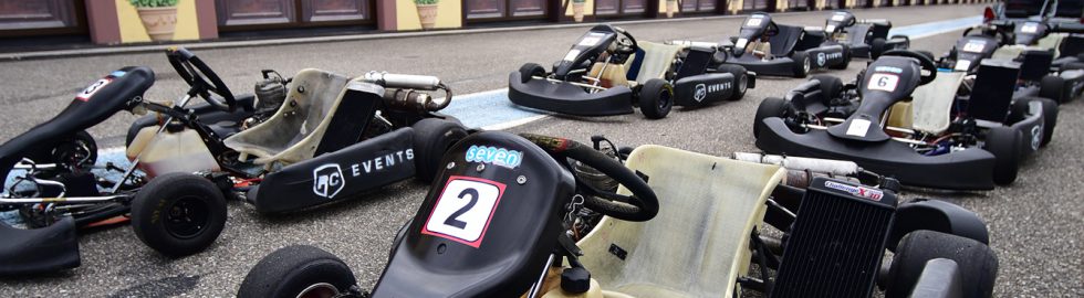 Kartings dans les stands